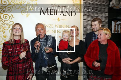 Noordwijk 13 decemnber 2019
Martien Meiland, moeder Erica, dochter Maxime, kleindochter Claire en dochter Montana tijdens de presentatie van de nieuwe wijncollectie van de familie Meiland. De bekende tv-familie brengt drie wijnen uit, onder de naam La Famille Meiland