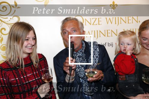 Noordwijk 13 decemnber 2019
Martien Meiland, moeder Erica, dochter Maxime, kleindochter Claire en dochter Montana tijdens de presentatie van de nieuwe wijncollectie van de familie Meiland. De bekende tv-familie brengt drie wijnen uit, onder de naam La Famille Meiland