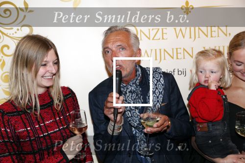 Noordwijk 13 decemnber 2019
Martien Meiland, moeder Erica, dochter Maxime, kleindochter Claire en dochter Montana tijdens de presentatie van de nieuwe wijncollectie van de familie Meiland. De bekende tv-familie brengt drie wijnen uit, onder de naam La Famille Meiland