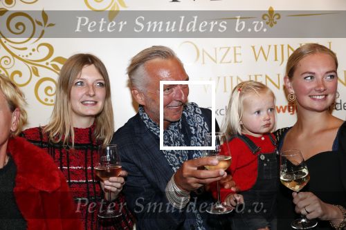 Noordwijk 13 decemnber 2019
Martien Meiland, moeder Erica, dochter Maxime, kleindochter Claire en dochter Montana tijdens de presentatie van de nieuwe wijncollectie van de familie Meiland. De bekende tv-familie brengt drie wijnen uit, onder de naam La Famille Meiland