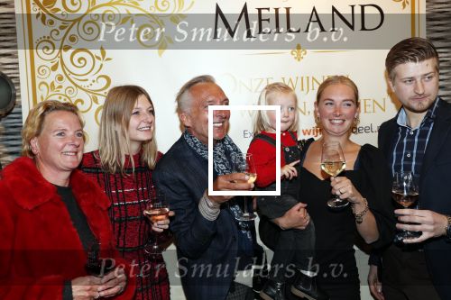 Noordwijk 13 decemnber 2019
Martien Meiland, moeder Erica, dochter Maxime, kleindochter Claire en dochter Montana tijdens de presentatie van de nieuwe wijncollectie van de familie Meiland. De bekende tv-familie brengt drie wijnen uit, onder de naam La Famille Meiland