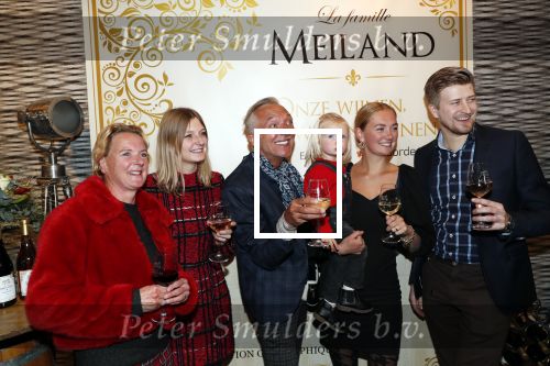 Noordwijk 13 decemnber 2019
Martien Meiland, moeder Erica, dochter Maxime, kleindochter Claire en dochter Montana tijdens de presentatie van de nieuwe wijncollectie van de familie Meiland. De bekende tv-familie brengt drie wijnen uit, onder de naam La Famille Meiland