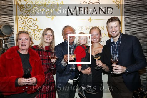 Noordwijk 13 decemnber 2019
Martien Meiland, moeder Erica, dochter Maxime, kleindochter Claire en dochter Montana tijdens de presentatie van de nieuwe wijncollectie van de familie Meiland. De bekende tv-familie brengt drie wijnen uit, onder de naam La Famille Meiland