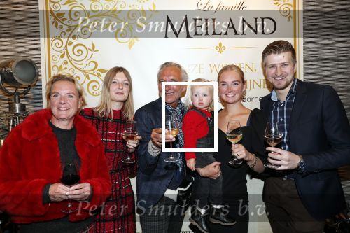 Noordwijk 13 decemnber 2019
Martien Meiland, moeder Erica, dochter Maxime, kleindochter Claire en dochter Montana tijdens de presentatie van de nieuwe wijncollectie van de familie Meiland. De bekende tv-familie brengt drie wijnen uit, onder de naam La Famille Meiland