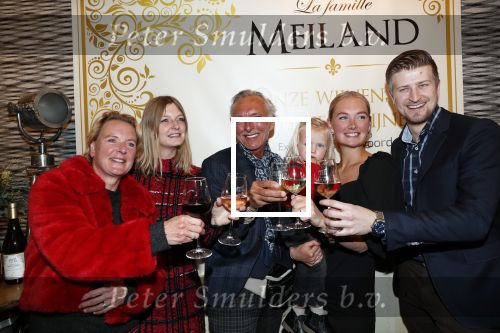 Noordwijk 13 decemnber 2019
Martien Meiland, moeder Erica, dochter Maxime, kleindochter Claire en dochter Montana tijdens de presentatie van de nieuwe wijncollectie van de familie Meiland. De bekende tv-familie brengt drie wijnen uit, onder de naam La Famille Meiland
