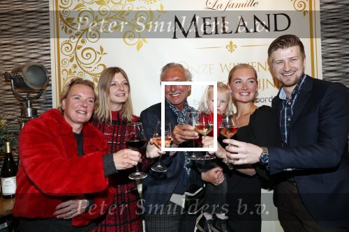 Noordwijk 13 decemnber 2019
Martien Meiland, moeder Erica, dochter Maxime, kleindochter Claire en dochter Montana tijdens de presentatie van de nieuwe wijncollectie van de familie Meiland. De bekende tv-familie brengt drie wijnen uit, onder de naam La Famille Meiland