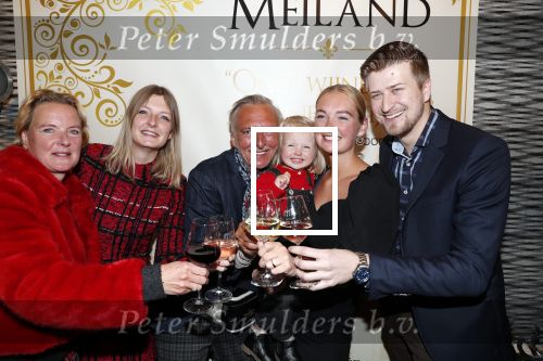 Noordwijk 13 decemnber 2019
Martien Meiland, moeder Erica, dochter Maxime, kleindochter Claire en dochter Montana tijdens de presentatie van de nieuwe wijncollectie van de familie Meiland. De bekende tv-familie brengt drie wijnen uit, onder de naam La Famille Meiland