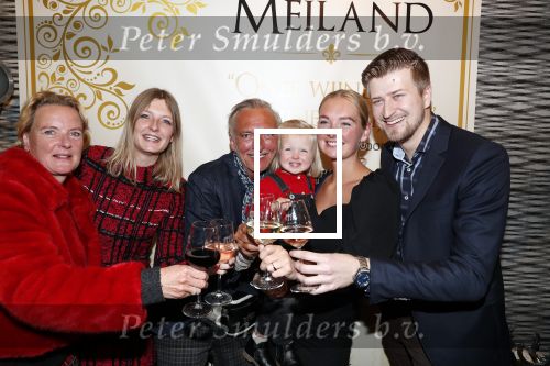 Noordwijk 13 decemnber 2019
Martien Meiland, moeder Erica, dochter Maxime, kleindochter Claire en dochter Montana tijdens de presentatie van de nieuwe wijncollectie van de familie Meiland. De bekende tv-familie brengt drie wijnen uit, onder de naam La Famille Meiland