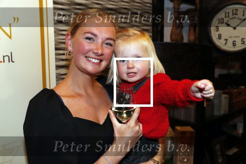 Noordwijk 13 decemnber 2019
Martien Meiland, moeder Erica, dochter Maxime, kleindochter Claire en dochter Montana tijdens de presentatie van de nieuwe wijncollectie van de familie Meiland. De bekende tv-familie brengt drie wijnen uit, onder de naam La Famille Meiland