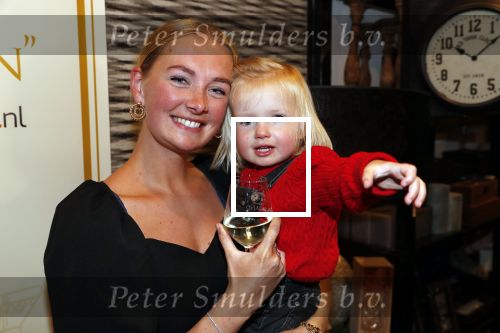 Noordwijk 13 decemnber 2019
Martien Meiland, moeder Erica, dochter Maxime, kleindochter Claire en dochter Montana tijdens de presentatie van de nieuwe wijncollectie van de familie Meiland. De bekende tv-familie brengt drie wijnen uit, onder de naam La Famille Meiland