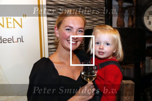 Noordwijk 13 decemnber 2019
Martien Meiland, moeder Erica, dochter Maxime, kleindochter Claire en dochter Montana tijdens de presentatie van de nieuwe wijncollectie van de familie Meiland. De bekende tv-familie brengt drie wijnen uit, onder de naam La Famille Meiland