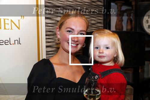 Noordwijk 13 decemnber 2019
Martien Meiland, moeder Erica, dochter Maxime, kleindochter Claire en dochter Montana tijdens de presentatie van de nieuwe wijncollectie van de familie Meiland. De bekende tv-familie brengt drie wijnen uit, onder de naam La Famille Meiland