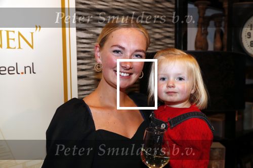Noordwijk 13 decemnber 2019
Martien Meiland, moeder Erica, dochter Maxime, kleindochter Claire en dochter Montana tijdens de presentatie van de nieuwe wijncollectie van de familie Meiland. De bekende tv-familie brengt drie wijnen uit, onder de naam La Famille Meiland