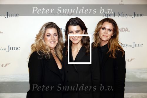 Amsterdam 16 december 2019
Premiere April may June in het deLamar theater met oa in de hoofdrollen Linda de Mol Elise Schaap en Tjitske Reidinga. Merel Westrik kwam met haar zus en een vriendin