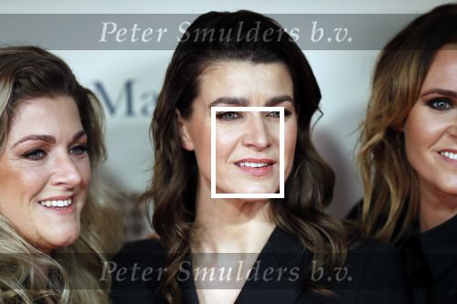 Amsterdam 16 december 2019
Premiere April may June in het deLamar theater met oa in de hoofdrollen Linda de Mol Elise Schaap en Tjitske Reidinga. Merel Westrik kwam met haar zus en een vriendin