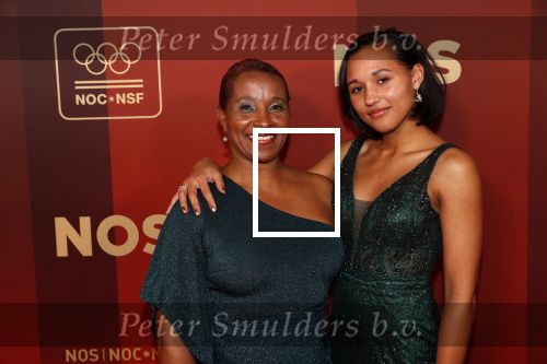 Amsterdam 18 december 2019
Sportman/ sportvrouw van het jaar gala in AFAS live ( Sportgala)
nelli Cooman kwam met dochter en schoonzoon