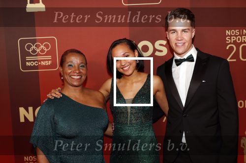 Amsterdam 18 december 2019
Sportman/ sportvrouw van het jaar gala in AFAS live ( Sportgala)
nelli Cooman kwam met dochter en schoonzoon