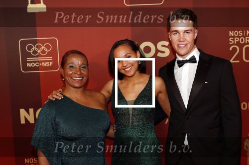 Amsterdam 18 december 2019
Sportman/ sportvrouw van het jaar gala in AFAS live ( Sportgala)
nelli Cooman kwam met dochter en schoonzoon