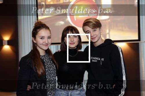 Amsterdam 12 december 2019
Presentatie nieuwe cast GTST Tamara Brinkman, Johnny Kraaijkamp jr. met hond Dolly, Noa Zwan, Cas Jansen, Sophie Bouquet en Tommy van Lent Bertrie Wierenga en Ferri Somogyi