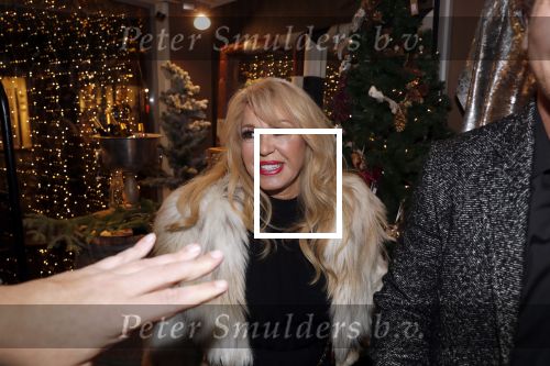 Noordwijk 13 decemnber 2019
Martien Meiland, moeder Erica, dochter Maxime, kleindochter Claire en dochter Montana tijdens de presentatie van de nieuwe wijncollectie van de familie Meiland. De bekende tv-familie brengt drie wijnen uit, onder de naam La Famille Meiland. Patricia Paay kwam met haar man Robert Hinfelaar