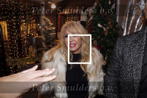 Noordwijk 13 decemnber 2019
Martien Meiland, moeder Erica, dochter Maxime, kleindochter Claire en dochter Montana tijdens de presentatie van de nieuwe wijncollectie van de familie Meiland. De bekende tv-familie brengt drie wijnen uit, onder de naam La Famille Meiland. Patricia Paay kwam met haar man Robert Hinfelaar