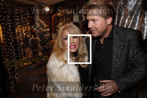 Noordwijk 13 decemnber 2019
Martien Meiland, moeder Erica, dochter Maxime, kleindochter Claire en dochter Montana tijdens de presentatie van de nieuwe wijncollectie van de familie Meiland. De bekende tv-familie brengt drie wijnen uit, onder de naam La Famille Meiland. Patricia Paay kwam met haar man Robert Hinfelaar