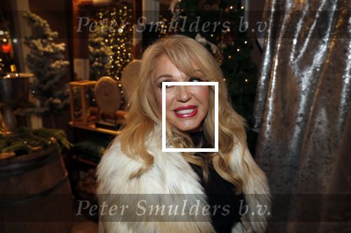 Noordwijk 13 decemnber 2019
Martien Meiland, moeder Erica, dochter Maxime, kleindochter Claire en dochter Montana tijdens de presentatie van de nieuwe wijncollectie van de familie Meiland. De bekende tv-familie brengt drie wijnen uit, onder de naam La Famille Meiland. Patricia Paay kwam met haar man Robert Hinfelaar