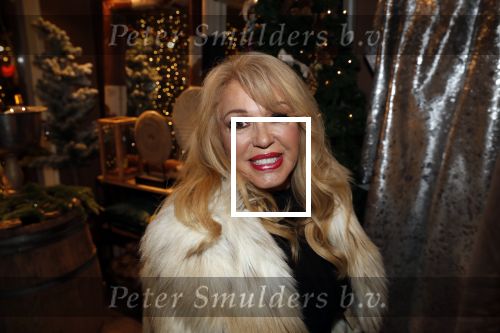 Noordwijk 13 decemnber 2019
Martien Meiland, moeder Erica, dochter Maxime, kleindochter Claire en dochter Montana tijdens de presentatie van de nieuwe wijncollectie van de familie Meiland. De bekende tv-familie brengt drie wijnen uit, onder de naam La Famille Meiland. Patricia Paay kwam met haar man Robert Hinfelaar