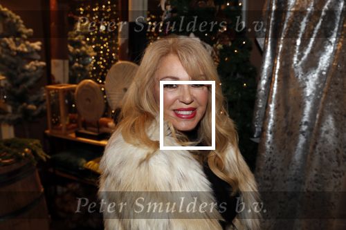 Noordwijk 13 decemnber 2019
Martien Meiland, moeder Erica, dochter Maxime, kleindochter Claire en dochter Montana tijdens de presentatie van de nieuwe wijncollectie van de familie Meiland. De bekende tv-familie brengt drie wijnen uit, onder de naam La Famille Meiland. Patricia Paay kwam met haar man Robert Hinfelaar