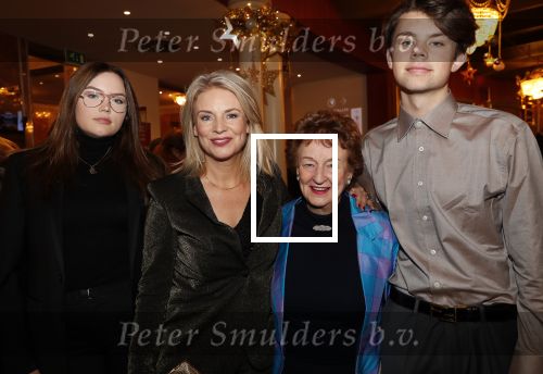 Amsterdam 19 december 2019
Premiere kerstcircus in Carre. Pernille la Lau met moeder en haar kinderen