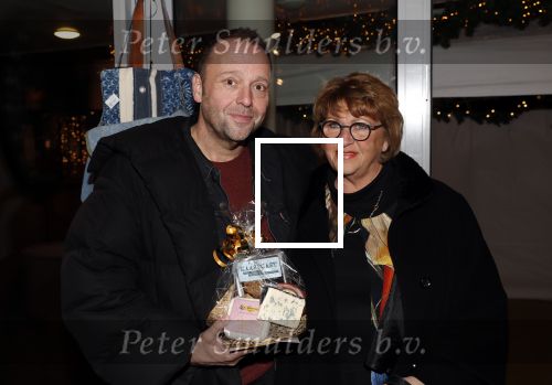 Noordwijk 13 decemnber 2019
Martien Meiland, moeder Erica, dochter Maxime, kleindochter Claire en dochter Montana tijdens de presentatie van de nieuwe wijncollectie van de familie Meiland. De bekende tv-familie brengt drie wijnen uit, onder de naam La Famille Meiland. Richard Groenendijk kwam met zijn moeder