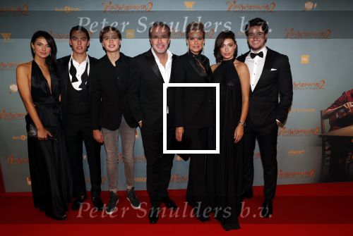Amsterdam 9 december 2019
Premiere huisvrouwen bestaan niet deel II in tuschinski. Richard kemper met vrouw en kinderen