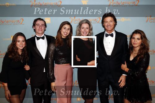 Amsterdam 9 december 2019
Premiere huisvrouwen bestaan niet deel II in tuschinski. Rick Engelkes met zijn vriendin Marie Claire Noorlander en hun kinderen