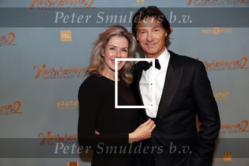 Amsterdam 9 december 2019
Premiere huisvrouwen bestaan niet deel II in tuschinski. Rick Engelkes met zijn vriendin Marie Claire Noorlander en hun kinderen