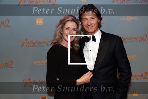 Amsterdam 9 december 2019
Premiere huisvrouwen bestaan niet deel II in tuschinski. Rick Engelkes met zijn vriendin Marie Claire Noorlander en hun kinderen