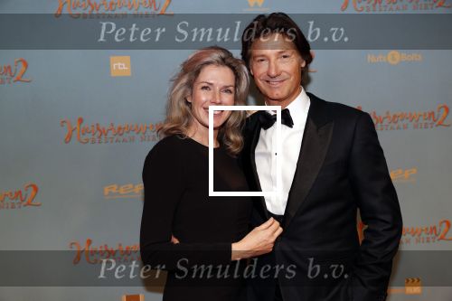 Amsterdam 9 december 2019
Premiere huisvrouwen bestaan niet deel II in tuschinski. Rick Engelkes met zijn vriendin Marie Claire Noorlander en hun kinderen