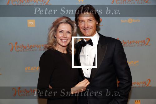 Amsterdam 9 december 2019
Premiere huisvrouwen bestaan niet deel II in tuschinski. Rick Engelkes met zijn vriendin Marie Claire Noorlander en hun kinderen