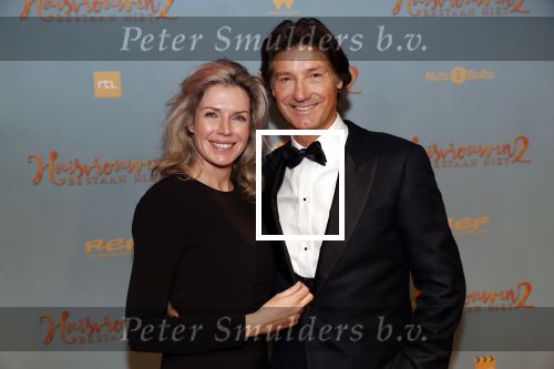 Amsterdam 9 december 2019
Premiere huisvrouwen bestaan niet deel II in tuschinski. Rick Engelkes met zijn vriendin Marie Claire Noorlander en hun kinderen