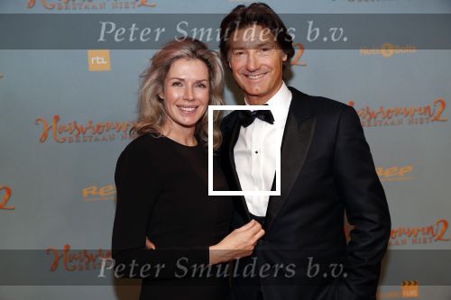 Amsterdam 9 december 2019
Premiere huisvrouwen bestaan niet deel II in tuschinski. Rick Engelkes met zijn vriendin Marie Claire Noorlander en hun kinderen