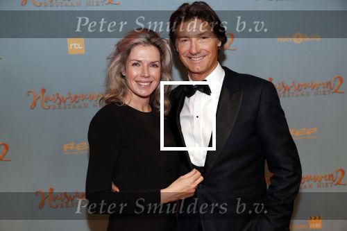 Amsterdam 9 december 2019
Premiere huisvrouwen bestaan niet deel II in tuschinski. Rick Engelkes met zijn vriendin Marie Claire Noorlander en hun kinderen