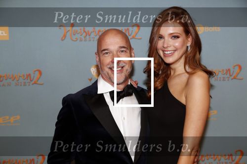 Amsterdam 9 december 2019
Premiere huisvrouwen bestaan niet deel II in tuschinski.
Rob Kamphues met zijn nieuwe vriendin Anne Arendshorst