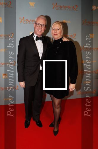 Amsterdam 9 december 2019
Premiere huisvrouwen bestaan niet deel II in tuschinski. Rudolf v Veen met vrouw