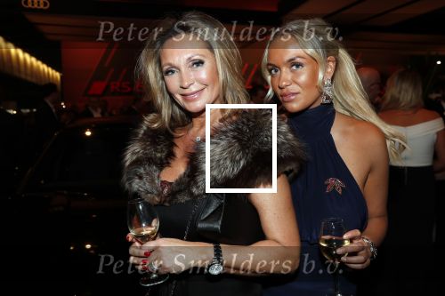 Amsterdam 12 december 2019
Luxury fair LXRY in de rai. Sandra Masmeijer met dochter en schoonzoon