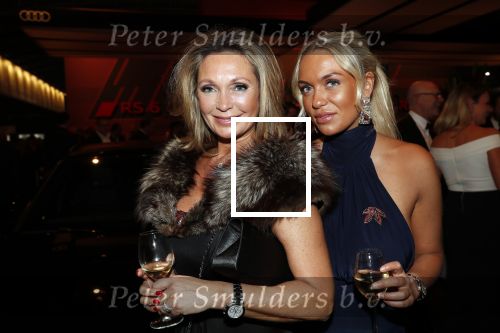 Amsterdam 12 december 2019
Luxury fair LXRY in de rai. Sandra Masmeijer met dochter en schoonzoon