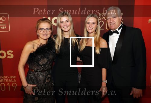 Amsterdam 18 december 2019
Sportman/ sportvrouw van het jaar gala in AFAS live ( Sportgala)
Sarina Wiegman met gezin