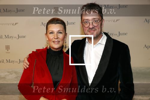 Amsterdam 16 december 2019
Premiere April may June in het deLamar theater met oa in de hoofdrollen Linda de Mol Elise Schaap en Tjitske Reidinga. Saskia Noort kwam met Jan Heemskerk