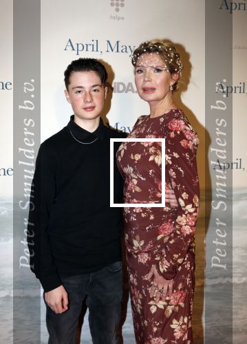 Amsterdam 16 december 2019
Premiere April may June in het deLamar theater met oa in de hoofdrollen Linda de Mol Elise Schaap en Tjitske Reidinga. Tjitske kwam met haar zoon