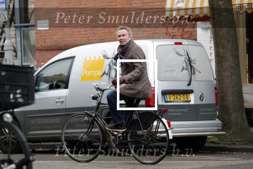 Amsterdam 21 december 2019
Tom Egbers op de fiets in Amsterdam zuid