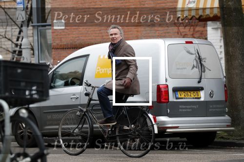 Amsterdam 21 december 2019
Tom Egbers op de fiets in Amsterdam zuid
