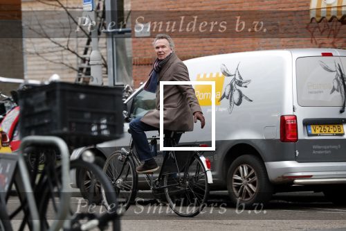 Amsterdam 21 december 2019
Tom Egbers op de fiets in Amsterdam zuid